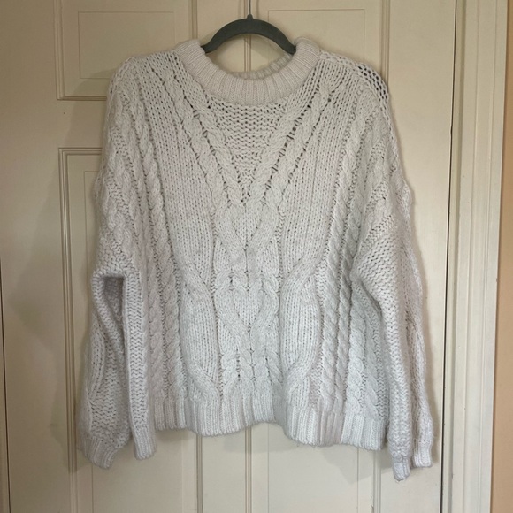 Aerie Ivory cable knit long sleeve sweater round Neck Fisherman Size Small - Picture 9 of 10